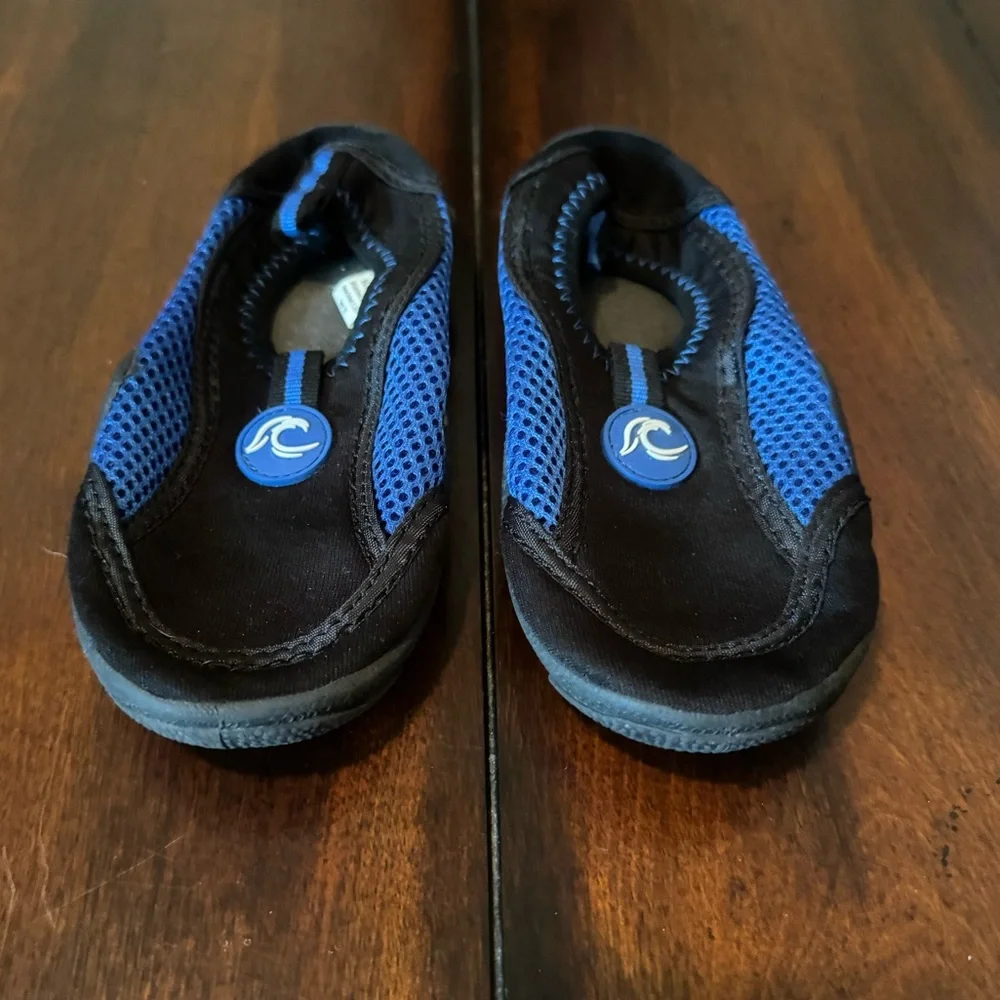 Kids Blue & Black Water Shoes (Small) + Reversible Sun Hat w/velcro strap